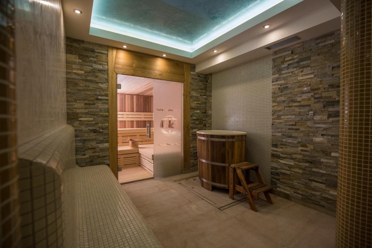Carlina Hotel & Spa ビャウカ エクステリア 写真
