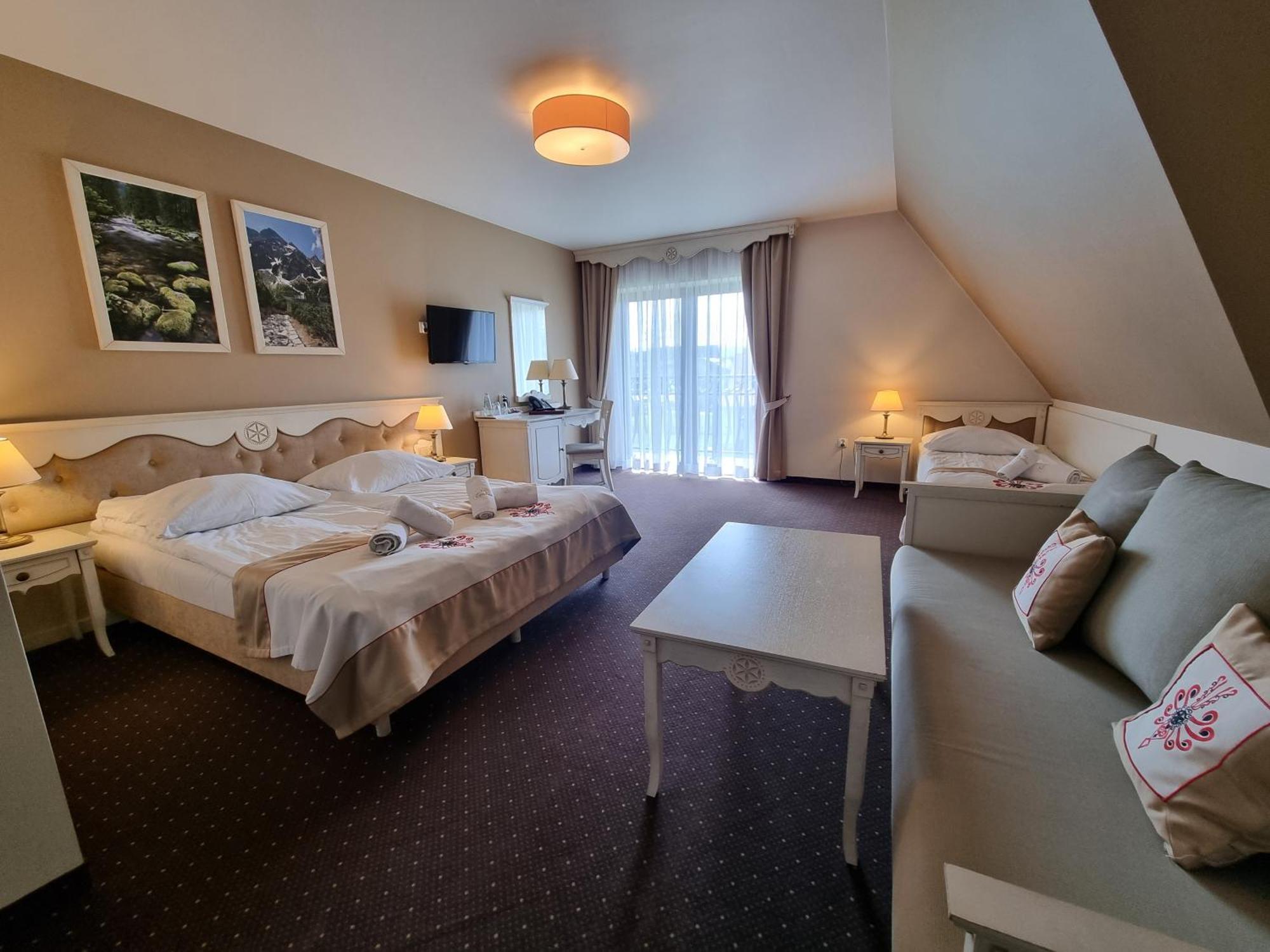 Carlina Hotel & Spa ビャウカ エクステリア 写真