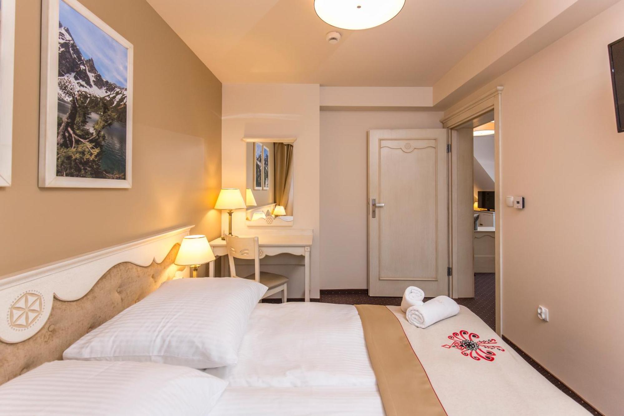 Carlina Hotel & Spa ビャウカ エクステリア 写真
