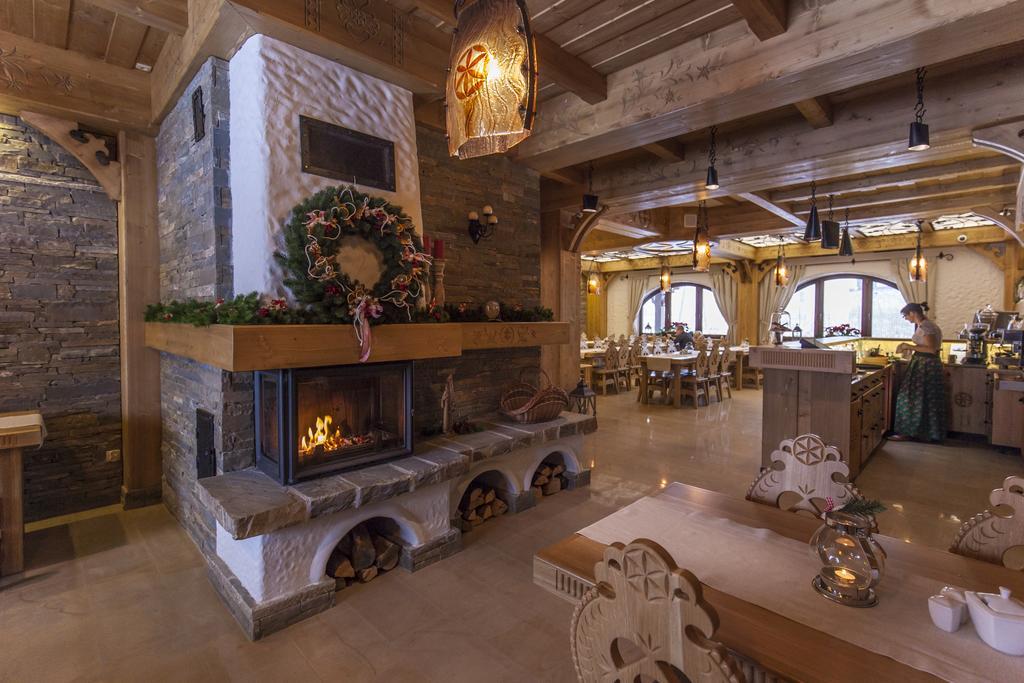 Carlina Hotel & Spa ビャウカ エクステリア 写真