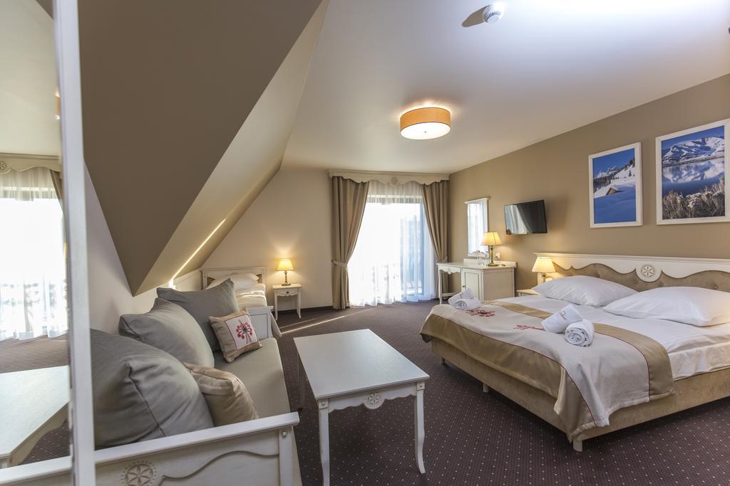 Carlina Hotel & Spa ビャウカ エクステリア 写真