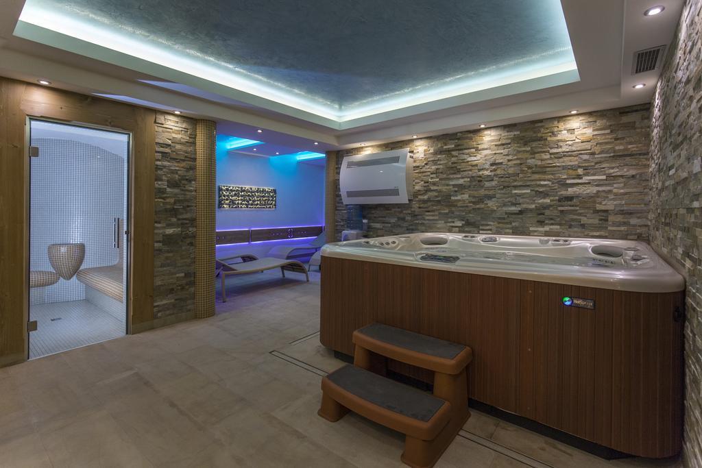 Carlina Hotel & Spa ビャウカ エクステリア 写真