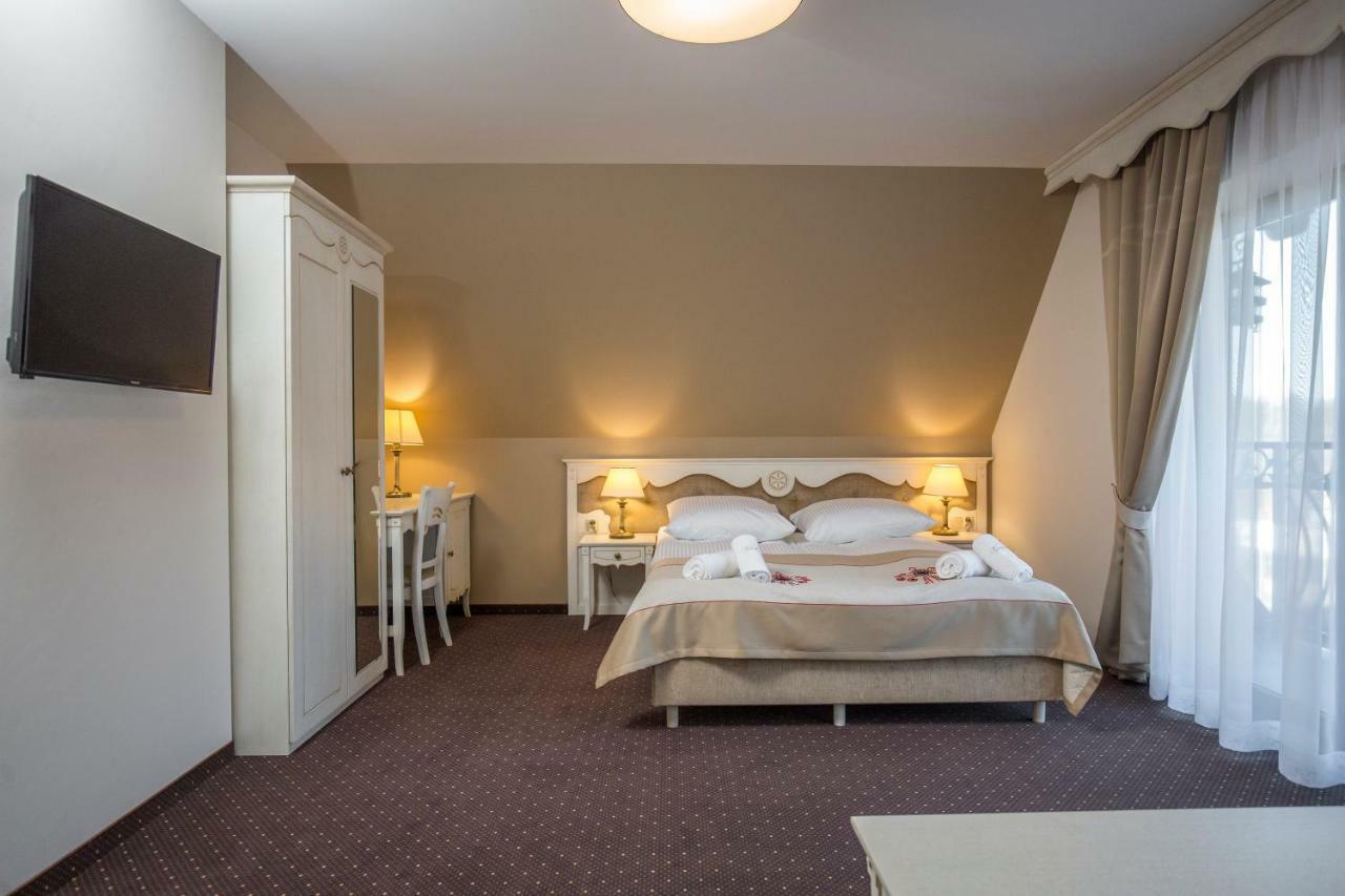 Carlina Hotel & Spa ビャウカ エクステリア 写真